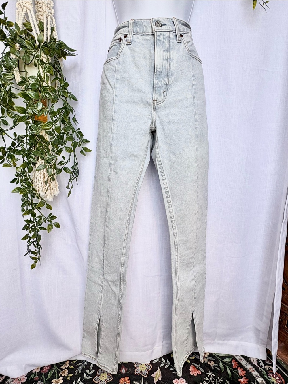 A&F Split Hem Skinny High Rise Light Wash Denim Jeans - 2L - NWT